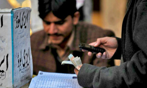 گوگل اور ایپل اسٹور سے غیر قانونی طور پر قرض دینے والی 120 ایپلی کیشنز کو ہٹا دیا گیا