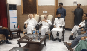 عمران خان صرف &rsquo;اداروں کے خلاف انقلاب&lsquo; لانا چاہتے ہیں، پرویز خٹک