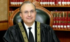 Politicians benefiting from NAB law can be rejected in polls: SC judge