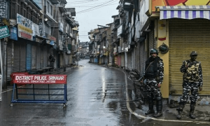 مقبوضہ کشمیر میں صحافیوں پر جبر کی رپورٹ پر بھارتی حکام برہم، قانونی کارروائی کا عندیہ