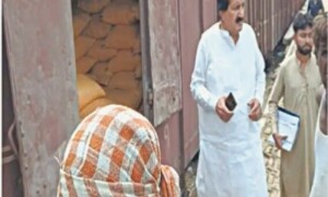 25,000 fertiliser bags headed for sale on black market seized in Mirpurkhas raid
