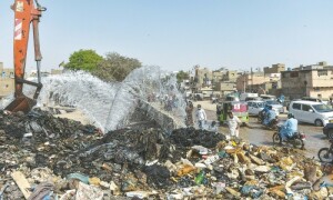 کراچی کے تباہ حال انفرا اسٹرکچر کا مسئلہ کیسے حل ہوگا؟
