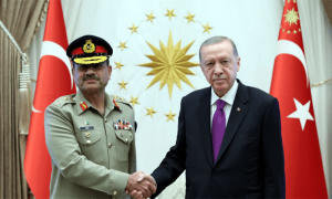 COAS Munir meets military, civil leaders in Turkiye