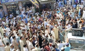 Battagram residents block Karakoram Highway against crackdown on electricity thieves, defaulters