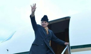پاکستان پہنچنے کے 48 گھنٹے بعد ہی شہباز شریف کی دوبارہ لندن روانگی پر چہ مگوئیاں
