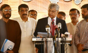 وطن واپسی پر نواز شریف کے ساتھ آئین و قانون کے مطابق سلوک ہوگا، وزیر اطلاعات