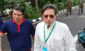 Punjab anti-graft officials arrest Bushra Bibi&rsquo;s ex-husband Khawar Maneka from Lahore