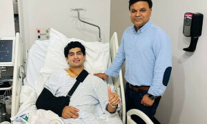 فاسٹ باؤلر نسیم شاہ کے زخمی کندھے کی لندن میں سرجری