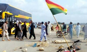 بلوچستان : وڈھ میں صورتحال کشیدہ، قبیلے کے دو دھڑوں میں تصادم جاری