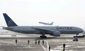 Which airlines have suspended Israel flights due to the Gaza conflict?