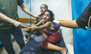 غزہ کے ہسپتال پر اسرائیل کا فضائی حملہ، 500 فلسطینی جاں بحق