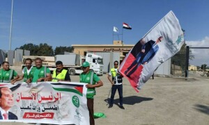 Aid trucks wait at Egypt&rsquo;s border with war-torn Gaza after deal