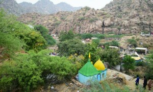 کارونجھر پہاڑی سلسلے کی تقسیم نہیں ہوسکتی، اسے محفوظ بنایا جائے، سندھ ہائی کورٹ کا حکم