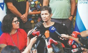 حماس نے &rsquo;ہمارے ساتھ اچھا سلوک کیا&lsquo;، رہائی پانے والی اسرائیلی خاتون کا بیان