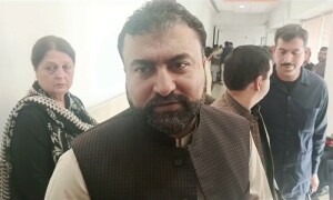 صرف افغان نہیں، تمام غیرقانونی مقیم افراد کو ملک سے نکالنے کا فیصلہ ہوا ہے، نگران وزیر داخلہ