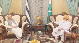 پی ٹی آئی رہنماؤں کی &rsquo; دیرینہ حریف&rsquo; مولانا فضل الرحمٰن سے ملاقات