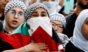 &rsquo;کوفیہ&lsquo; اسکارف فلسطینیوں کیلئے مزاحمت کی علامت کیسے بنا؟