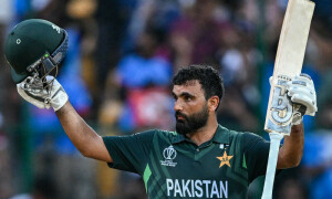 فخر کی شاندار بلے بازی، کیویز کو شکست، پاکستان کی سیمی فائنل میں پہنچنے کی امید برقرار