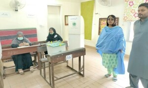 سندھ بھر میں بلدیاتی ضمنی انتخابات کیلئے پولنگ ختم، ووٹوں کی گنتی شروع
