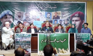 شہدا کے خاندانوں کا &rsquo;فوجی عدالتیں بحال&lsquo; کرنے کا مطالبہ