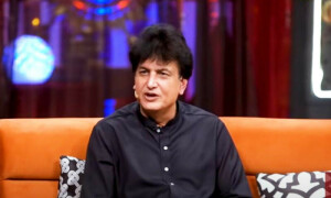صبا قمر کا بولڈ لباس دیکھ کر دل اچاٹ ہوگیا، خلیل الرحمٰن قمر کا شکوہ