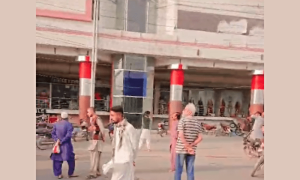 کراچی: راشد منہاس روڈ پر شاپنگ سینٹر میں آتشزدگی، 10 افراد جاں بحق
