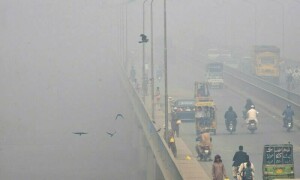 پنجاب: اسموگ سے متاثرہ علاقوں میں نقل و حمل محدود، اتوار کو جزوی لاک ڈاؤن کا حکم