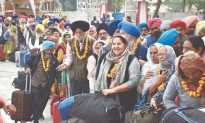 بابا گورو نانک کا جنم دن: بھارت سے 3 ہزار سکھ یاتریوں کی پاکستان آمد
