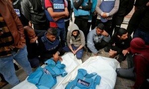 &rsquo;مغربی میڈیا غزہ میں اپنے صحافی ساتھیوں کو بھی کم تر سمجھ رہا ہے&lsquo;