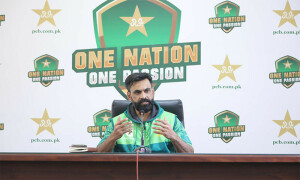 کسی کو لیگ کھیلنے سے نہیں روکیں گے لیکن پاکستان ٹیم اولین ترجیح ہونی چاہیے، حفیظ