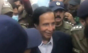 ایون فیلڈ کیس میں بریت کے بعد نواز شریف کے &rsquo;لاڈلہ&lsquo; ہونے میں کیا کوئی شک رہ گیا؟ پرویز الہٰی