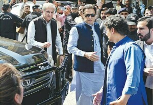 عمران خان، شاہ محمود قریشی کے خلاف سائفر کیس کی سماعت کل اڈیالہ جیل میں ہوگی