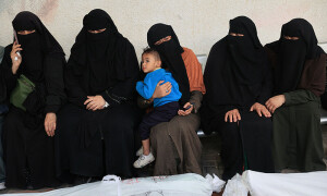 PHOTOS: Gazans search for bodies after Israeli strikes in Rafah