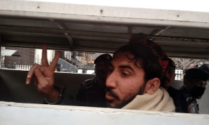 چمن: پولیس پر فائرنگ کے الزام میں منظور پشتین گرفتار