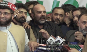 Jhagra resurfaces at PTI convention in Peshawar, claims party will &lsquo;sweep&rsquo; general elections