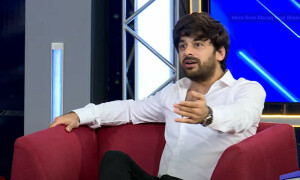 میسیجز کے جوابات دو تو لوگ اسکرین شاٹ لے کر شیئر کردیتے ہیں، ہمایوں اشرف