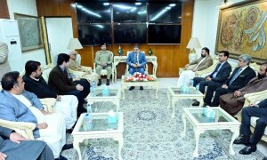 PM Kakar tells militants to &lsquo;surrender unconditionally&rsquo;