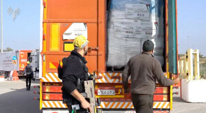 PHOTOS: Aid trucks await inspection at Kerem Shalom border crossing