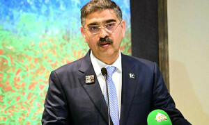 کابینہ کے &rsquo;جانبدار&lsquo; اراکین کو ہٹانے کی درخواست، الیکشن کمیشن کا نگران وزیراعظم و دیگر کو نوٹس