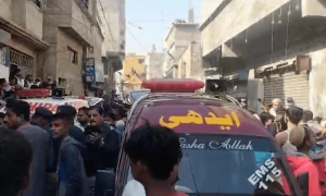 کراچی: مچھر کالونی میں گیس سیلنڈر دھماکا، عمارت منہدم ہونے سے 2 افراد جاں بحق، 11 زخمی