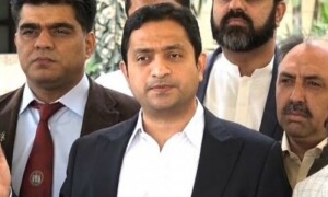 کراچی: خرم شیر زمان کی رہائش گاہ پر پولیس کا چھاپہ