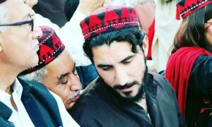 منظور پشتین کی 2 مقدمات میں ضمانت منظور