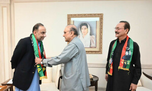 پاک سرزمین پارٹی کے سابق رہنما رضاہارون، انیس ایڈووکیٹ پیپلزپارٹی میں شامل