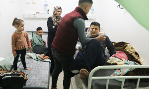 PHOTOS: Wounded Palestinians receive treatment following Israeli strikes