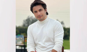 رنگ گورا کرنے کی کریم استعمال نہیں کرتا، علی ظفر کا دعویٰ
