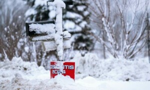 Intense blizzard blows Iowa caucus campaigning off course