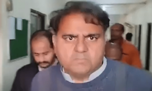 تعمیراتی منصوبوں میں خورد برد کیس: فواد چوہدری کا جوڈیشل ریمانڈ منظور