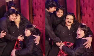 عارف لوہار کی بیٹوں کے ساتھ وائرل ویڈیو پر صارفین کا اظہار مسرت