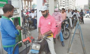 پیٹرول، ڈیزل کی قیمتوں میں 9 روپے فی لیٹر تک اضافے کا امکان