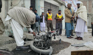 بنوں میں پی ٹی آئی کے سابق وزیر کے گھر کے باہر دھماکا، 2 افراد زخمی